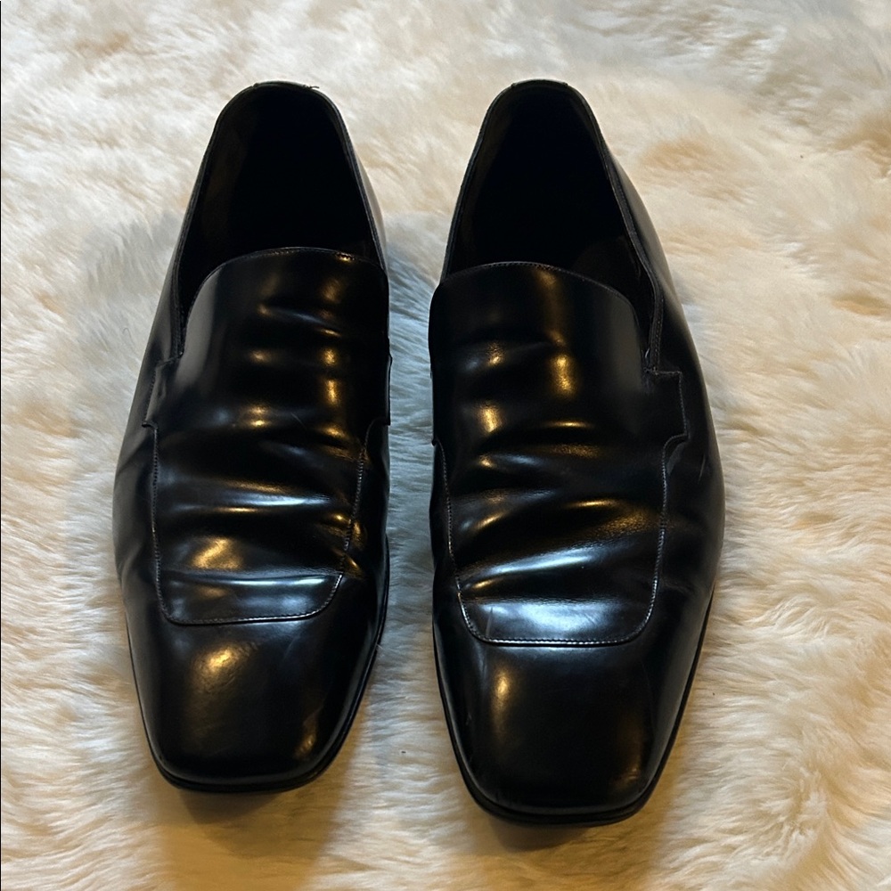 Gucci Black Leather Slip-On Loafers (original $1,190)